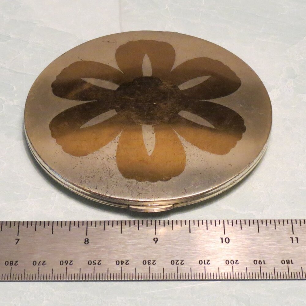 Elgin American 1950s silver and gold compact with large Daisy pattern